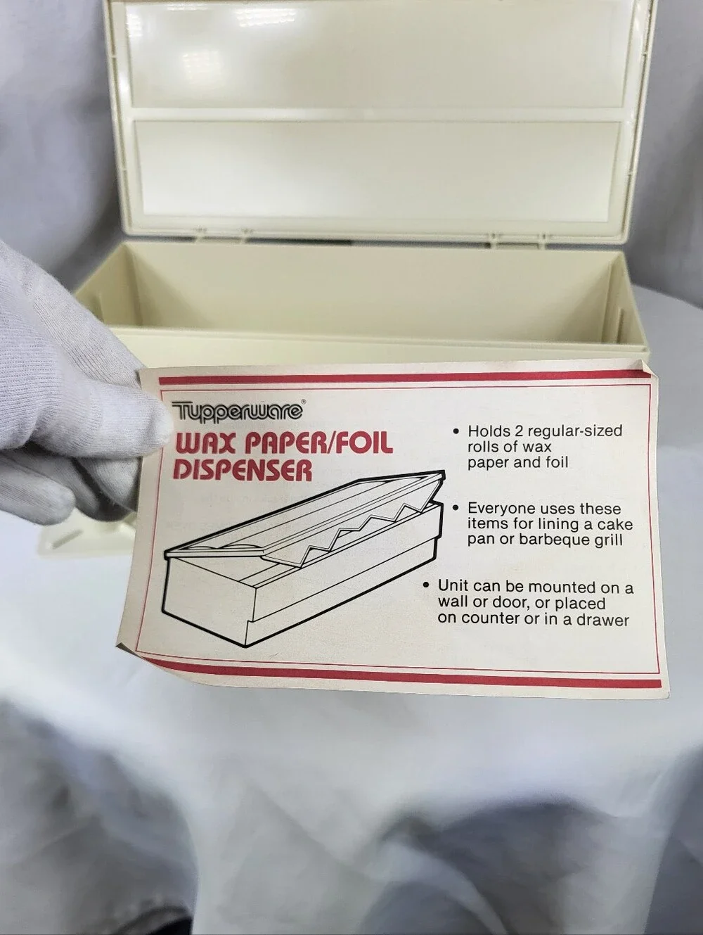 Tupperware #1572-1 Cream Plastic Wax Paper & Foil Dispenser